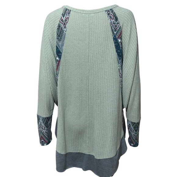 Umgee Oversized Boho Style Grey Top with Patches Size Medium - Picture 3 of 3